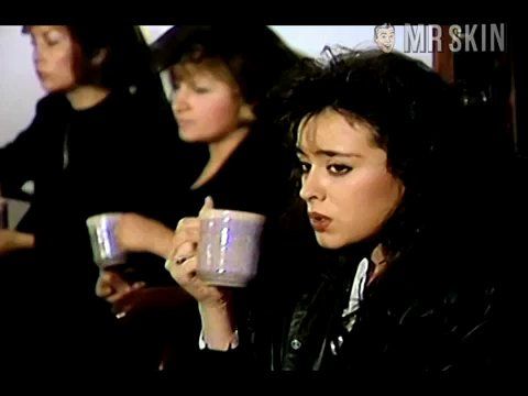 Michelle Mayer Naked in Los gatos de las azoteas. Breasts, underwear*. 199747