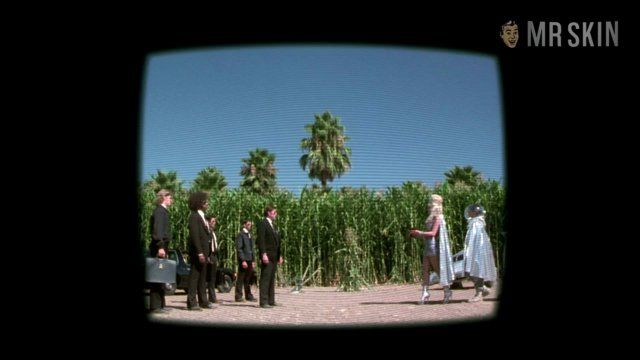 Paige Brooks in Men in Black II (2002) Sexy Sexy 229602