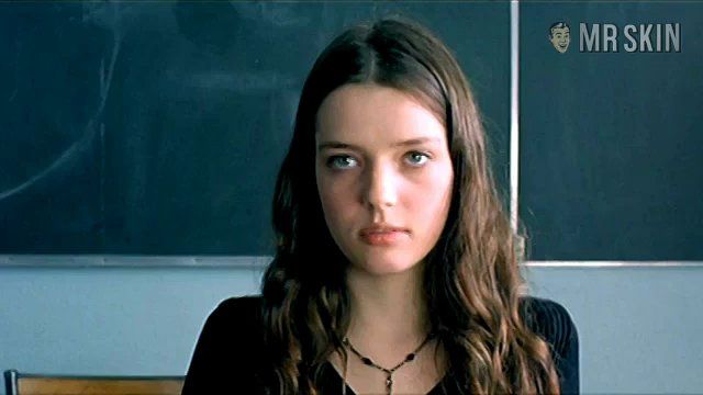 Roxane Mesquida Naked in Sexes très opposés. Breasts. 190855