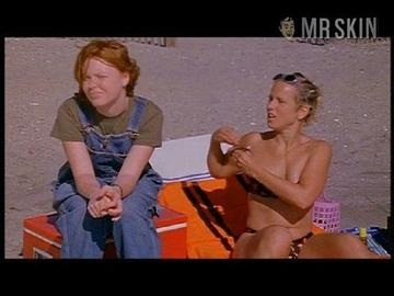Jennifer Dundas Lowe in Swimming (2000) Bikini Bikini Sexy 198352