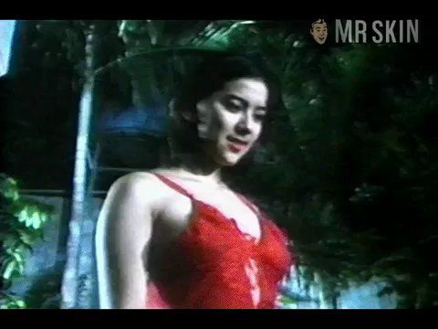 Ara Mina Nude in Maldita. Butt, breasts. 185146