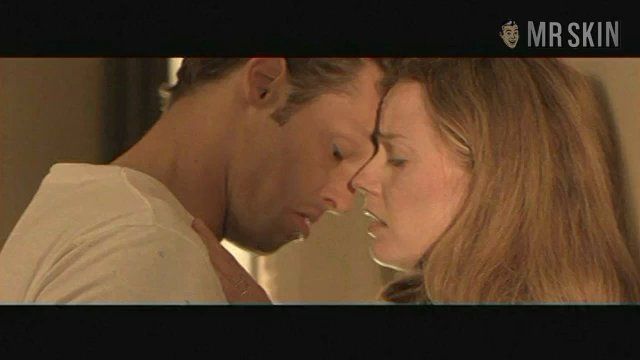 Elisabeth Shue in Leo (2002) Underwear Underwear 189504