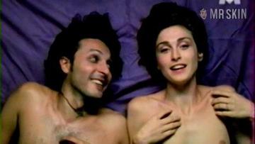 Julie Gayet in 3 garçons, 1 fille, 2 mariages (2004) Breasts Breasts 191226