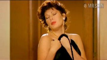 Edwige Fenech in La moglie in vacanza... l'amante in città (1980) Breasts Breasts Underwear 193040