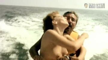 Cinzia de Ponti in La liceale al mare con l'amica di papà (1980) Breasts Breasts Underwear 198119