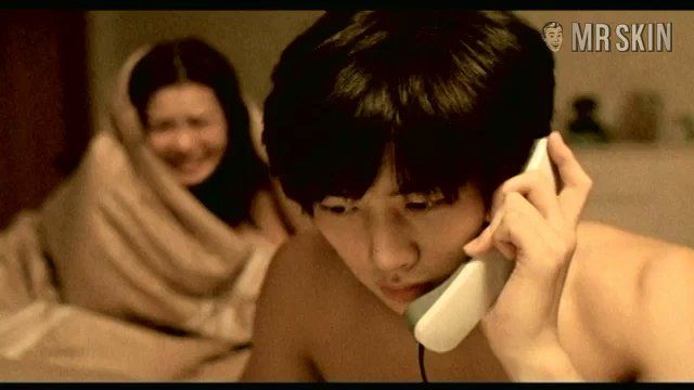 Jung Suh Nude as Kim Mun-hee. Butt, breasts. 198500