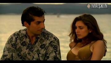 Lisa Ray in Ball & Chain (2004) Bikini Bikini 201223