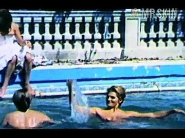 Rosanna Yanni in Count Dracula's Great Love (1972) Breasts Breasts Lesbian 203270