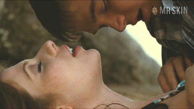 Michelle Trachtenberg in Beautiful Ohio (2006) Butt Bikini Butt 211029