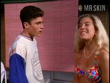Tori Spelling in Beverly Hills, 90210 (1990-2000) Bikini Bikini Sexy 214444