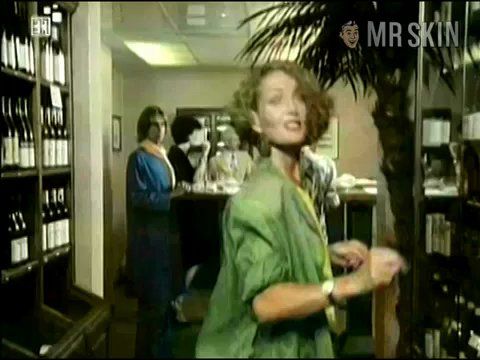 Julia Heinemann in Die glückliche Familie (1987) Sexy Breasts Sexy 212655