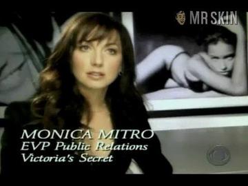 Tyra Banks in Victoria's Secret Fashion Show 2005 Sexy Sexy Underwear 212938