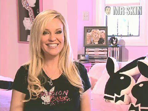 Kendra Wilkinson Nude in The Girls Next Door. Breasts, bikini, bush. 213922