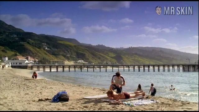 Emily VanCamp in Brothers and Sisters (2006-2008) Bikini Bikini Sexy* 215001