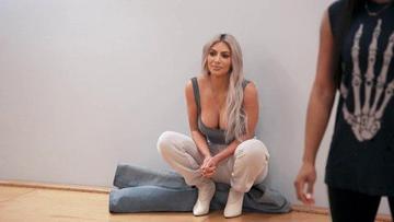 Kim Kardashian in Keeping Up with the Kardashians (2007-2021) Sexy Bikini Butt 271278