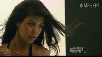 Kourtney Kardashian in Keeping Up with the Kardashians (2007-2021) Sexy Underwear Bikini Butt 215928