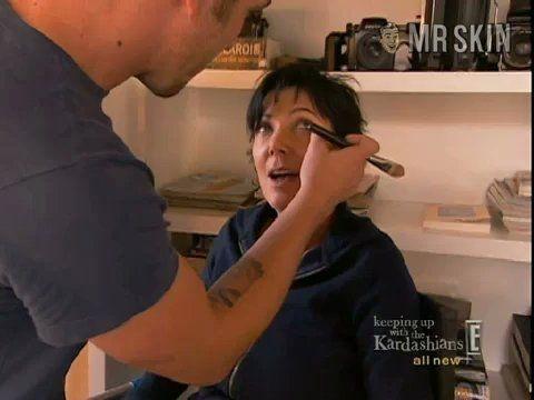Sexiest Kris Jenner Scene in Keeping Up with the Kardashians. Sexy. 214345
