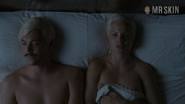 Mena Suvari Naked in The Garden of Eden. Breasts, lesbian, right breast. 224299