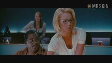 Tess Parker, Arielle Vandenberg in The Ugly Truth (2009) Bikini Bikini Lesbian 217365