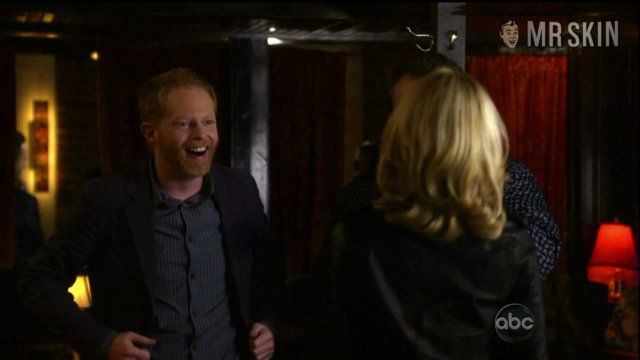 Sexiest Elizabeth Banks Scene in Modern Family. Sexy. 219247