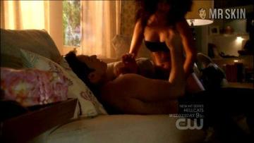 Shiri Appleby in Life Unexpected (2010) Underwear Underwear 222543