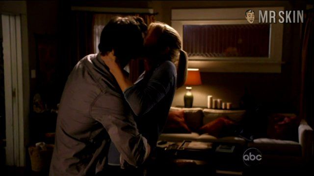 Elizabeth Mitchell in V (2009-2011) Underwear Underwear 224247