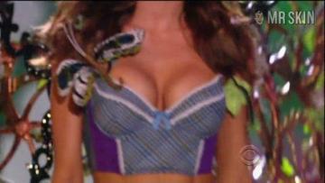 Miranda Kerr in The Victoria's Secret Fashion Show 2009 (2009) Underwear Underwear 219384