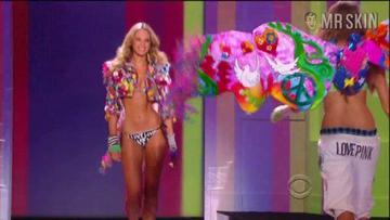 Candice Swanepoel in The Victoria's Secret Fashion Show 2009 (2009) Bikini Bikini Underwear 219388