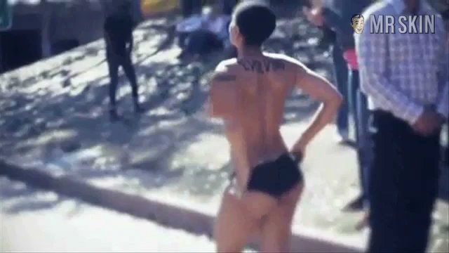 Erykah Badu in Window Seat (2010) 220781