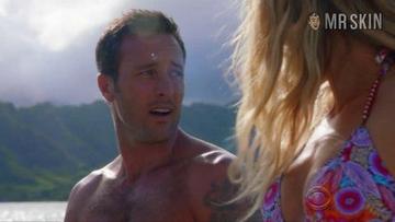 Sarah Carter in Hawaii Five-0 (2010-2020) Bikini Sexy Bikini Sexy 246913