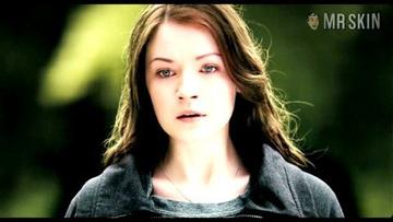 Laurence Hamelin in The Moth Diaries (2011) Right Breast Breasts Right Breast 226504