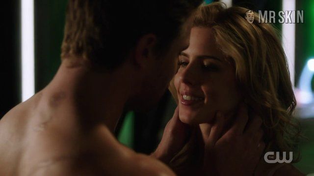 Hottest Emily Bett Rickards Scene in Arrow. Underwear, sexy. 258848