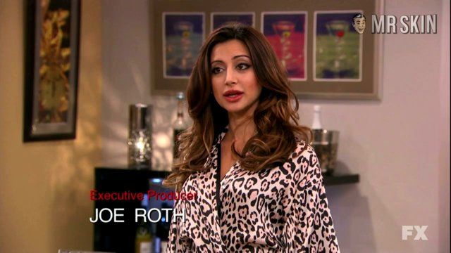 Sexiest Noureen DeWulf Scene in Anger Management. Underwear, sexy. 233047