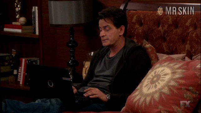 Nicole Travolta in Anger Management (2012-2014) Bikini Bikini Sexy 234328