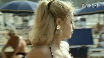 Eva Grimaldi in Rimini, Rimini - un anno dopo (1988) Thong Bikini Bikini Breasts 231403