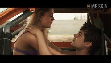 Maika Monroe in At Any Price (2012) Underwear Bikini Sexy 234381