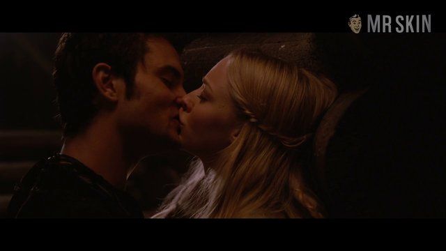 Amanda Seyfried in Red Riding Hood (2011) Sexy Sexy 235284