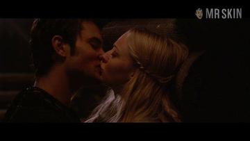 Amanda Seyfried in Red Riding Hood (2011) Sexy Sexy 235284