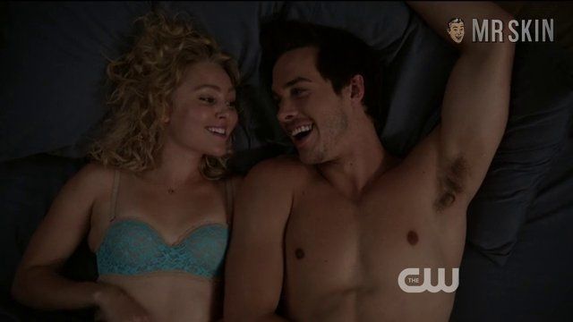 AnnaSophia Robb in The Carrie Diaries (2013-2014) Underwear Sexy Underwear 235807