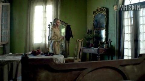 Jessica Parker Kennedy Naked as Max. Breasts, Bush, Lesbian, Full Frontal, Butt, Body Double, nipslip, right breast. 236193