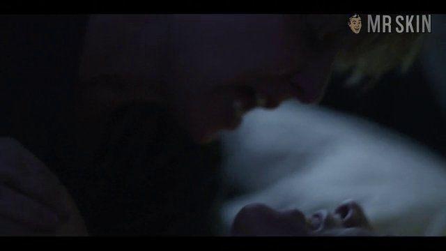 Melora Hardin, Amy Landecker in Transparent (2014-2019) Lesbian Left Breast Breasts Bush 239370