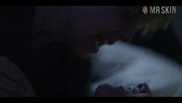 Melora Hardin, Amy Landecker in Transparent (2014-2019) Lesbian Left Breast Breasts Bush 239370