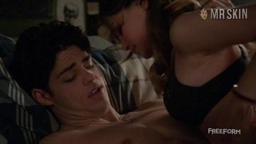 Amanda Leighton in The Fosters (2013-2018) Underwear Lesbian Sexy 257911