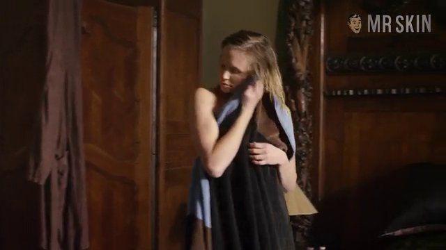 Aqueela Zoll in Wrong Turn 6 (2014) Butt Breasts Butt 239740