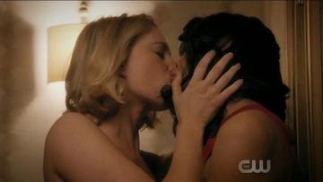 Yael Grobglas, Rosario Dawson in Jane the Virgin (2015-2019) Lesbian Lesbian Sexy 265922