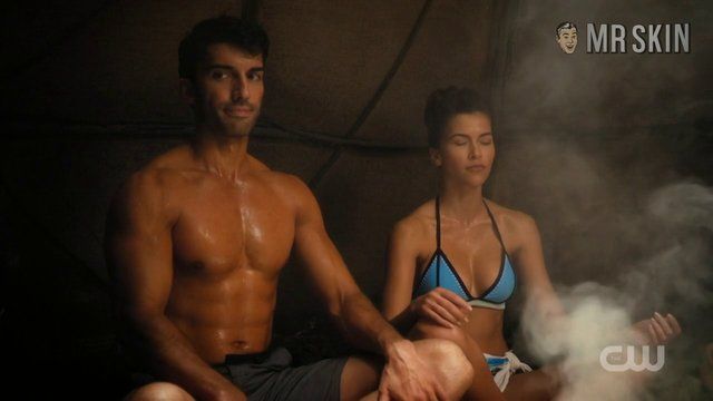 Sofia Pernas in Jane the Virgin (2015-2019) Bikini Bikini 256614