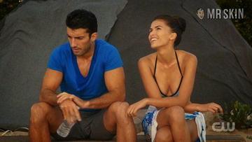 Sofia Pernas in Jane the Virgin (2015-2019) Bikini Bikini 256615