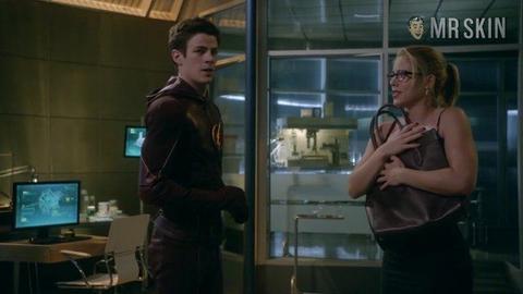 Sexiest Scenes of Felicity Smoak from The Flash. Underwear. 244613