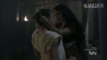 Sonya Cassidy, Sophia Lauchlin Hirt in Olympus (2015) Sexy Lesbian Lesbian Sexy 243174