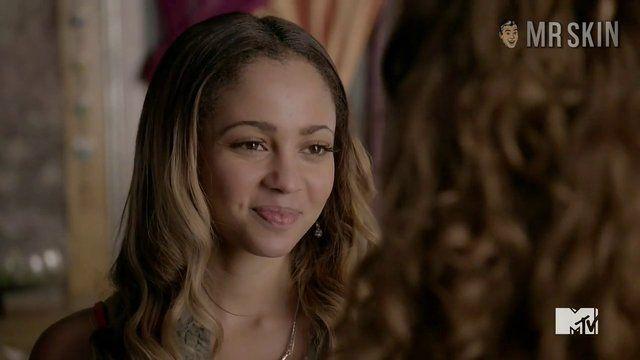 Vanessa Morgan, Molly Kunz in Finding Carter (2014-2015) Sexy Lesbian Lesbian Sexy 243978